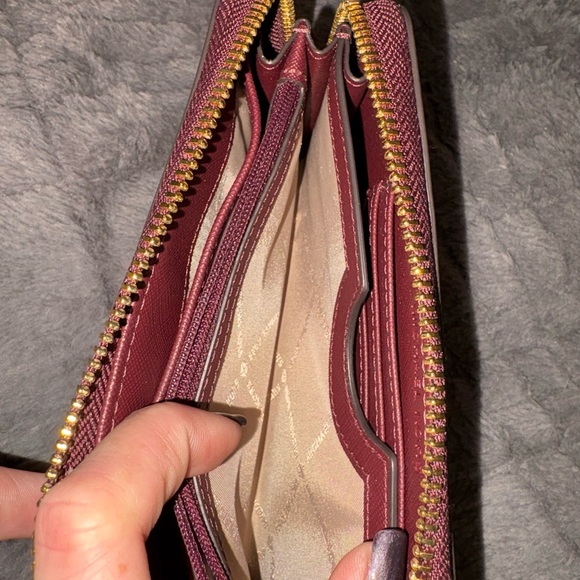 NWOT Michael Kors Burgundy Leather Wallet - Picture 8 of 9